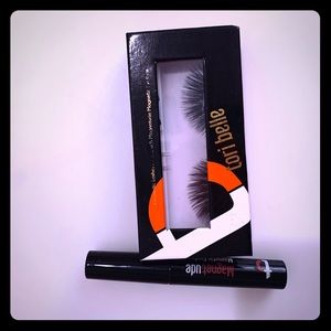 Tori Belle Magnetic Eyeliner and Lashes Selfie